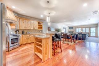 Lovely mountain condo with shared pool hot tub sauna & balcony views & free WiFi - 1