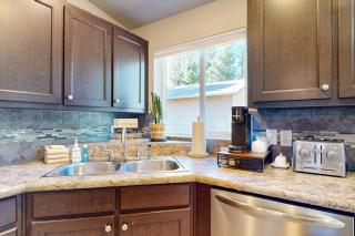 Cozy forest retreat near trails slopes & Sunriver - perfect for year-round fun - 2