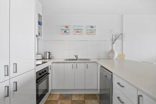 Ocean front 2 bedroom central apartment with pool - 3