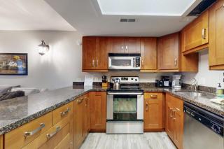 Powder Point Hideaway - Cozy Condo with View of Ski Mountain Close to Lifts - 6