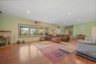 Spacious 9BR Catskills Retreat Views and Game Room - 0