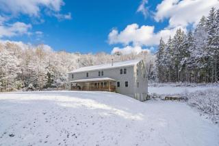 Spacious 9BR Catskills Retreat Views and Game Room - 7