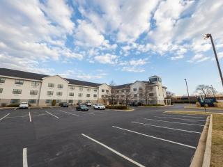 MainStay Suites Chicago Hillside - 3