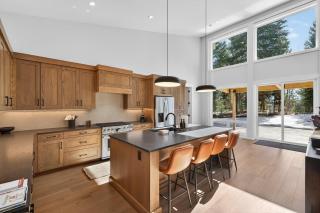Ridge House- new home, sleeps 16, quiet neighborhood-, hot tub, trailer parking, pet friendly - 2
