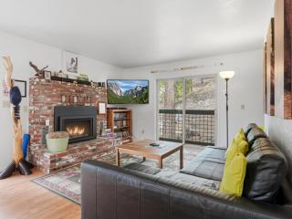 Hawks Nest Lodge - 1