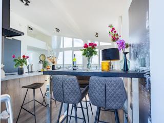 Penthouse with beach view - 9