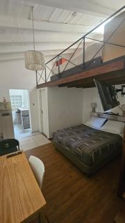 Apartamento en casa de familia con ingreso independiente - 2