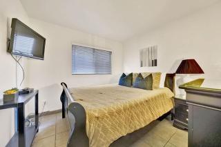 Contemporary Value Duplex with Rooftop Deck- 303 home - 6