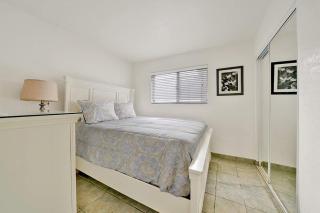 Contemporary Value Duplex with Rooftop Deck- 303 home - 5