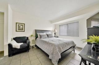 Contemporary Value Duplex with Rooftop Deck- 303 home - 4