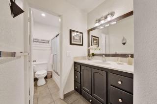 Contemporary Value Duplex with Rooftop Deck- 303 home - 2