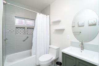 Balboa Island Charmer- 304 Ruby A home - 2