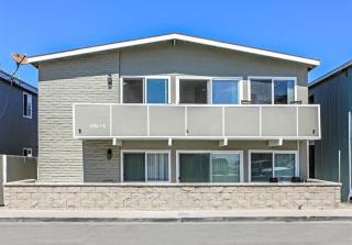 6 BDR Duplex Across From The Beach With Large home - 0