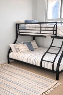 Apartment on the Esplanade, Surfers Paradise - 6