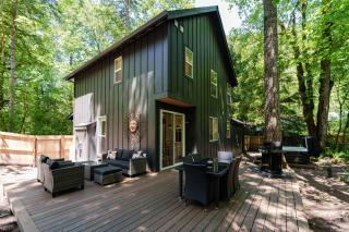 Duo Retreat 2 Hot Tubs & Creekside Deck! - 1