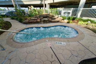 Seascape 2202 The Seashell Pearl Beachfront Condo Gulf Views Pool Hottubs Netflx - 4