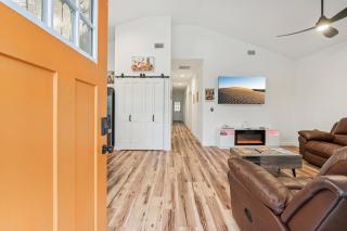 3BR2BA 6 Beds Fenced Yard Near Downtown - 1