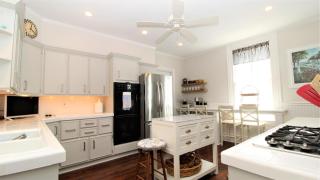 207 Howard Street - The "Schapteau" - 2