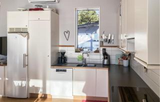 Beach Front Home In Kristinehamn With Wifi - 2