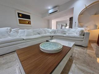 Beautiful PH in front of the Marina - 3