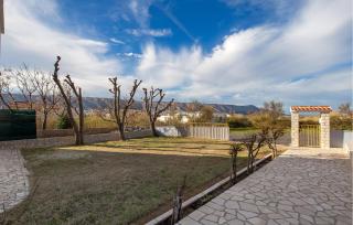 2 Bedroom Lovely Apartment In Pag - 3