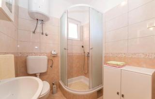 2 Bedroom Lovely Apartment In Pag - 5