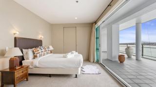 Unrivalled 3 Bed Residence Epic Harbour Views - 8