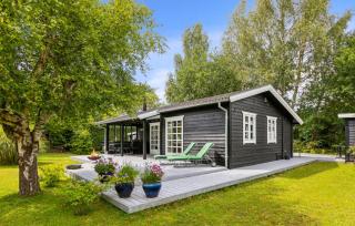 3 Bedroom Beautiful Home In Dronningmølle - 0