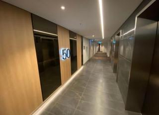 Sky-High Luxury on 50th Floor Breathtaking Views by Stylish Stays - 2