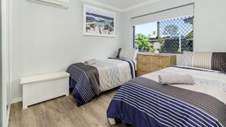Bribie Beach Apartments X 3 - 3