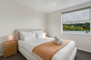 Modern 3-Story Inner-City Sanctuary - 7