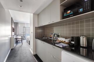 Modern Nomads Central Melbourne Urban Studio with Balcony - 2