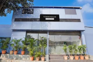 Super Townhouse LBS Road BKC Formerly Royal Palace - 0