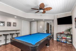 Huge 8BR wHTD Pool Ensuites Games Near Beach - 8