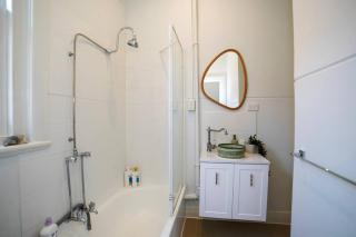 Beachfront Art Deco Apartment - Marine Parade, St Kilda - Melbourne - 6