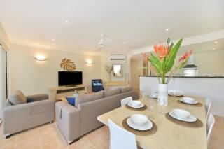 Cayman Villas Port Douglas - 1