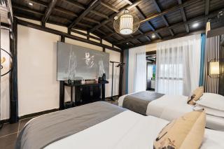 12C River View Homestay Overlooks the Panoramic Light Show of Furong Town - 7