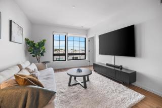 Modern Riverfront Loft Proximity to Downtown - 3