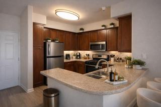 Modern 1 & 2 Bedroom Apartments Near Venice & MDR with Pool Gym & Cinema - 1