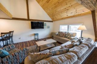 NEW! Historic post and beam in-town Moosehead Lake - 2