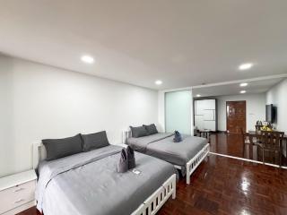 City Center 1BR Sleeps 4 Near BTS & Bars - 4