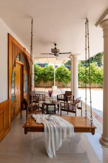 ELIVAAS Valiyaveetil Mansion 5-BHK Mansion With Private Pool, Home Theatre, Garden & Lift Near New Marine Drive - 2