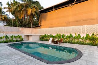 ELIVAAS Valiyaveetil Mansion 5-BHK Mansion With Private Pool, Home Theatre, Garden & Lift Near New Marine Drive - 9