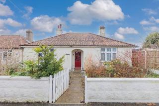 Bright & spacious 4-bedroom bungalow with garden - 9