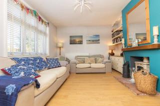 Bright & spacious 4-bedroom bungalow with garden - 1