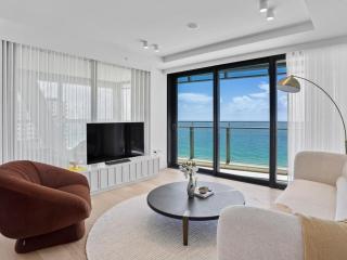 Surfers Paradise Luxury | 2BR Ocean View | Pool - 8
