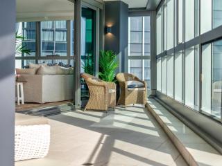 Sophisticated City Stay | 2BR Jewel Tower | Pool - 5