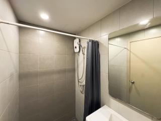 Pool Studio Near BTS Quiet Stay - 2