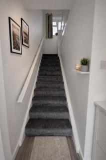 Spacious flat Contractors, Families, FREE Parking - 1