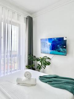 executive fully furnished apartments with luxurious facilities which features a breathtaking city views and close proximity to major shopping malls thus offering a high end lifestyle - 9